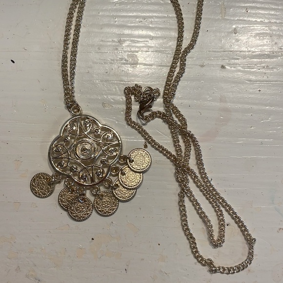 31” gold tone Infinity chain necklace 2” open scrollwork pendant w/8 medallions - Picture 9 of 14